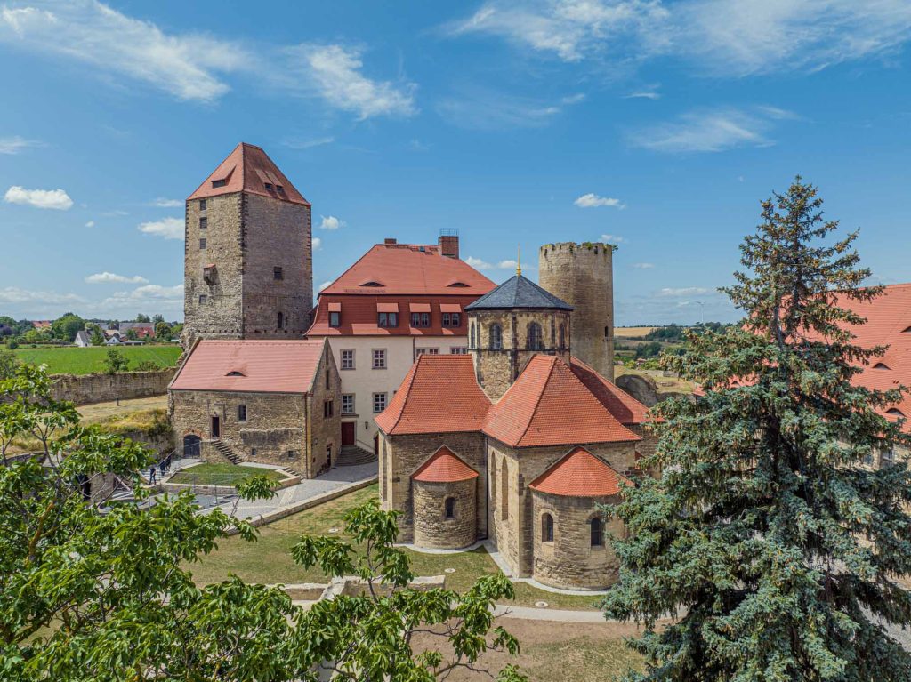 Die Burg Querfurt ist eine der ältesten Burgen an der Straße der Romanik. Foto: Saale-Unstrut Tourismus GmbH, Falko Matte